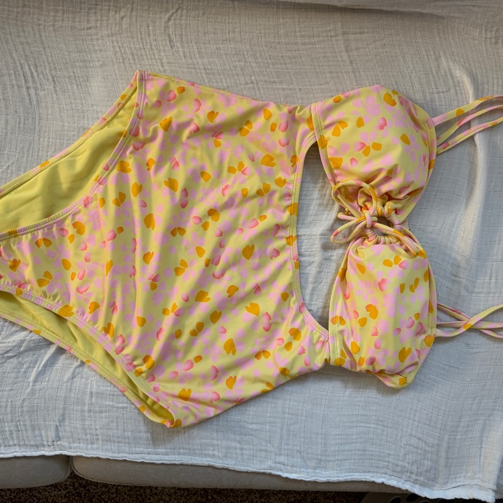 No Boundaries Yellow and Pink Heart Bikini Top
